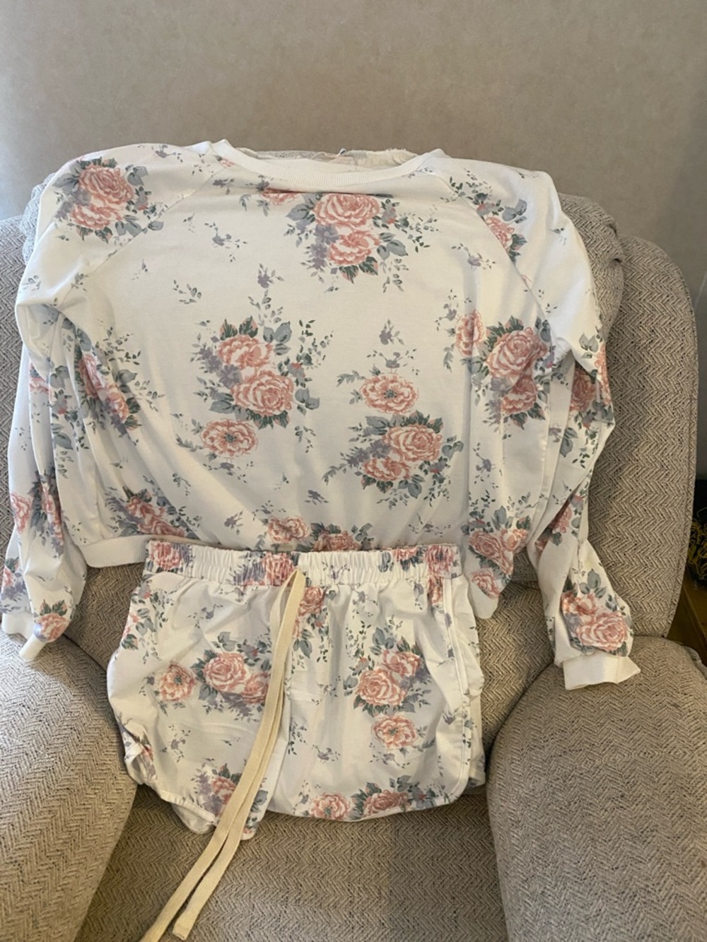 Unworn Floral set light sweatshirt and shorts size large lounge style